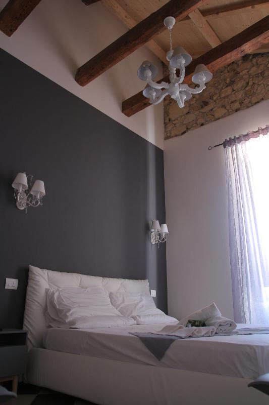 Deluxe Single Room image 1