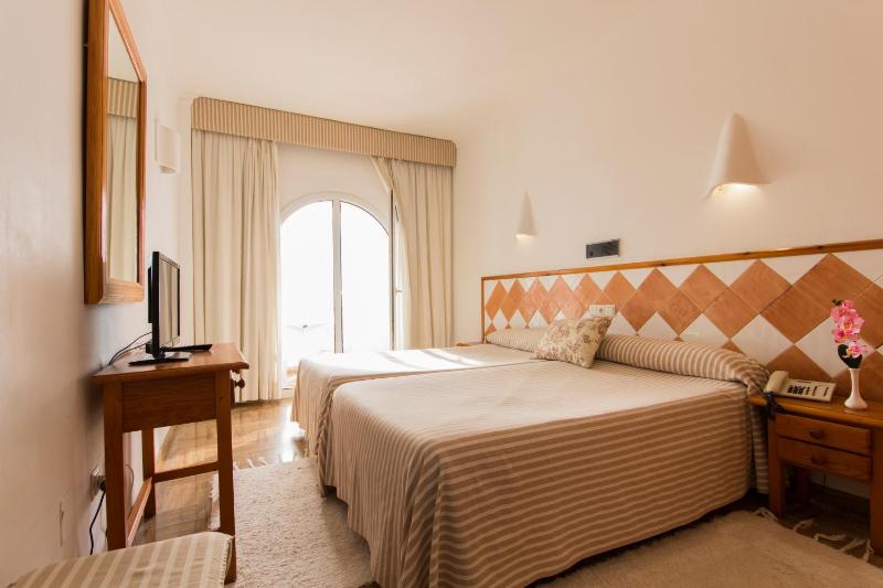 Double or Twin Room image 3