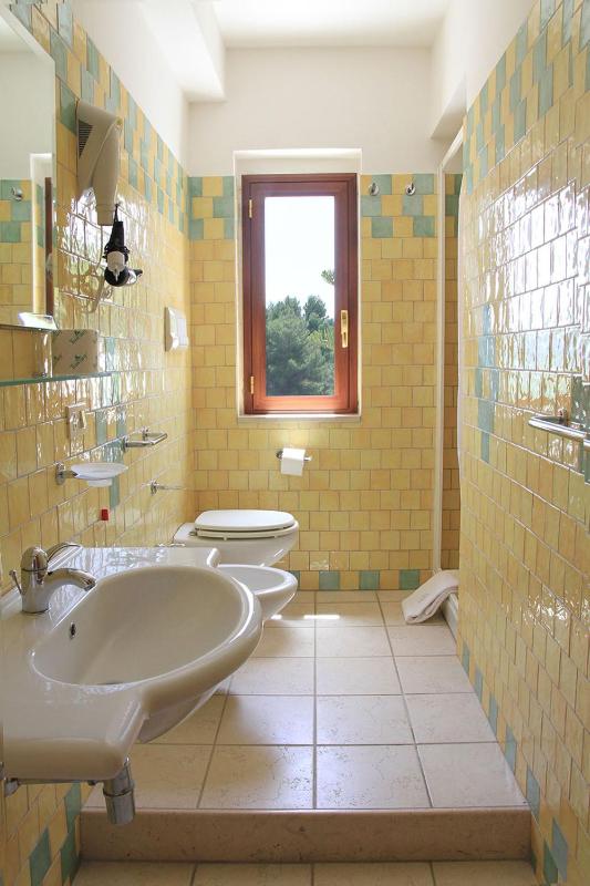 Double Room with Balcony image 2
