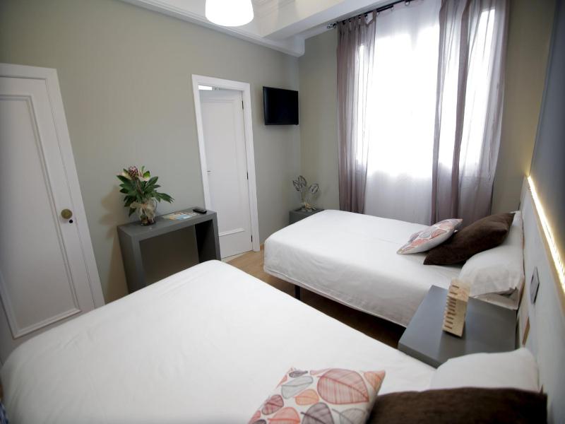 Double or Twin Room with Extra Bed image 1