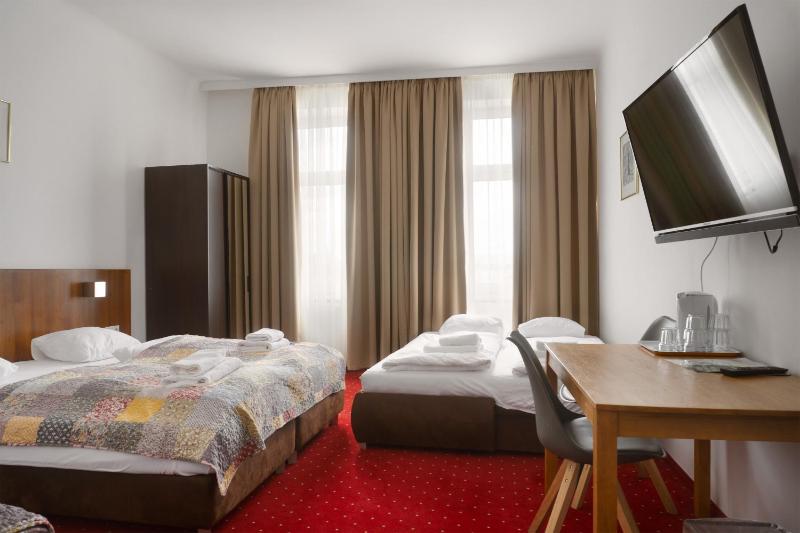 Quadruple Room image 3