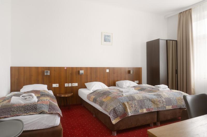 Quadruple Room image 2