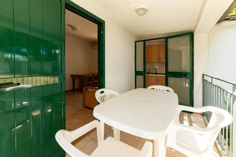 One-Bedroom Bungalow image 3