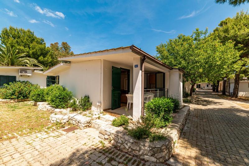 One-Bedroom Bungalow image 1