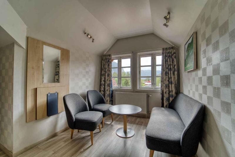 Standard Family Room image 2