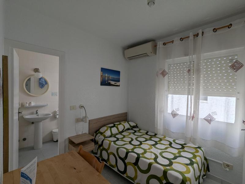 Single Room image 3