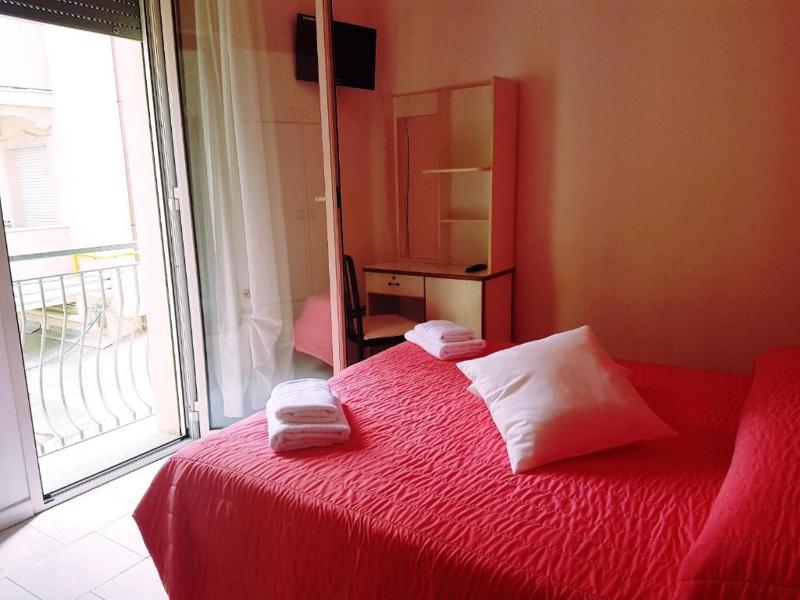 Standard Double Room image 1