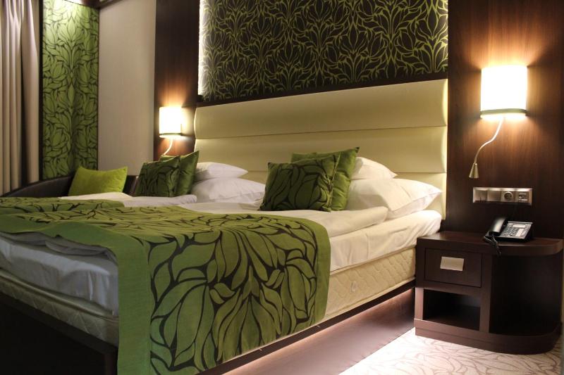 Deluxe Double Room with Balcony image 3