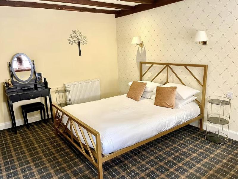 Coach-House Double Room image 4