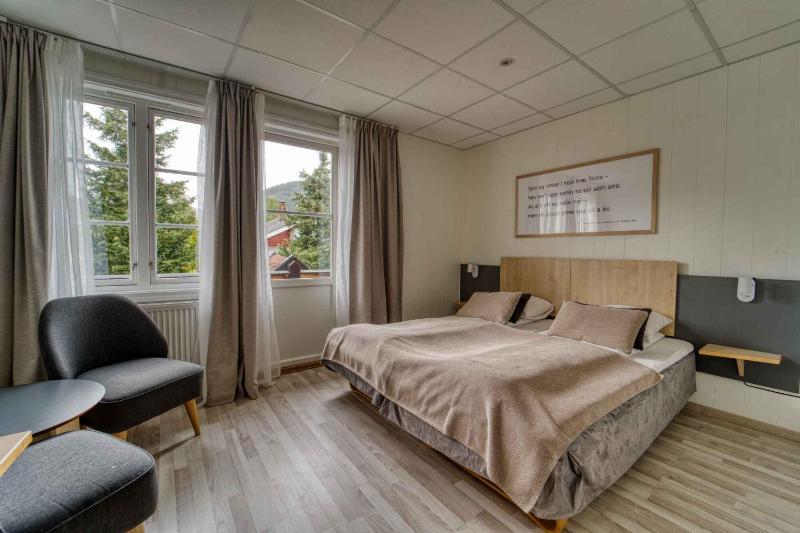 Standard Twin Room image 2