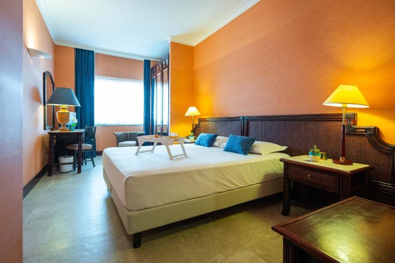 Double Room with Sea View image 1