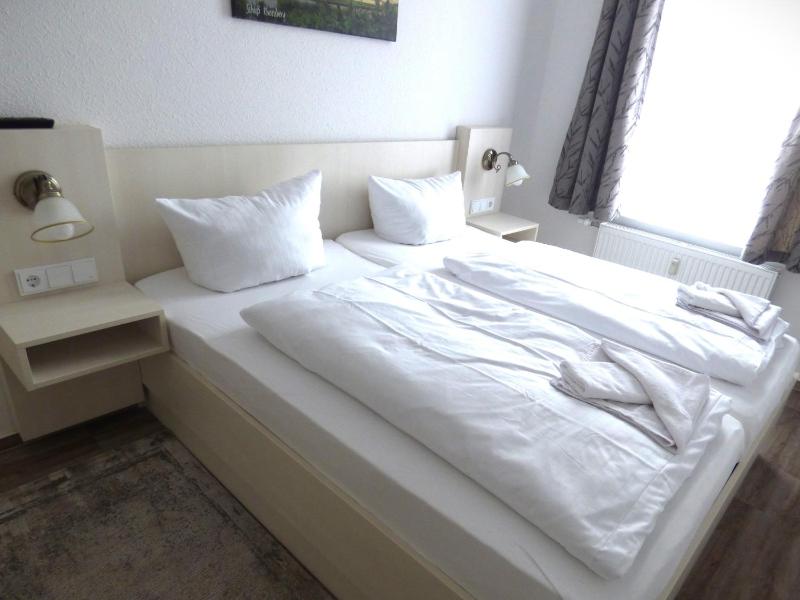 Studio Apartment image 3