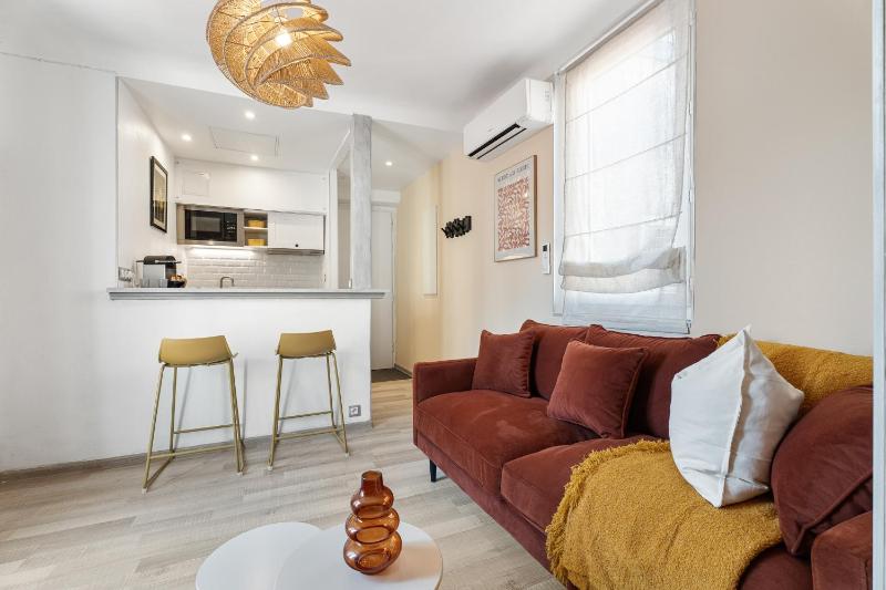 Nice Renting - 35b MASSENA - Chic Cosy Calm Balcony Massena Pedestrian Heart - image 14