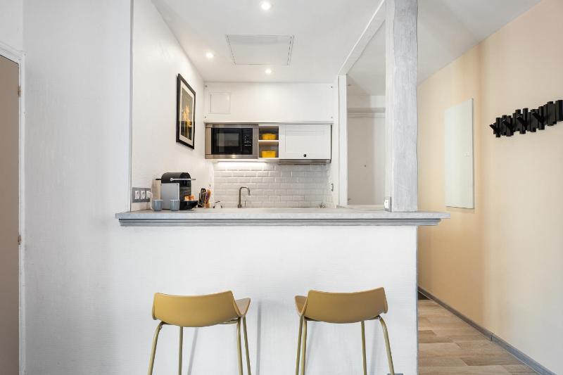 Nice Renting - 35b MASSENA - Chic Cosy Calm Balcony Massena Pedestrian Heart - image 4