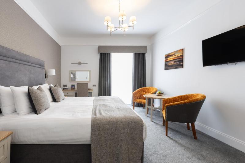 Superior King Room image 4