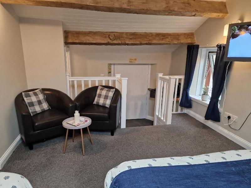 Comfort Triple Room with Shower image 1