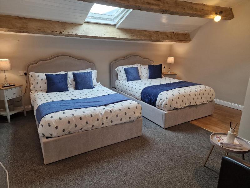 Comfort Triple Room with Shower image 3