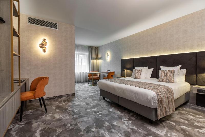 Standard Double or Twin Room image 3