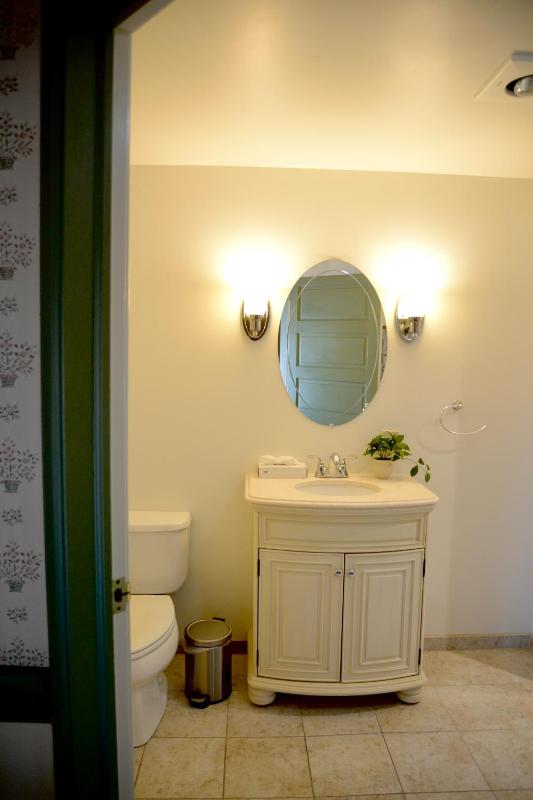 Queen Room image 3