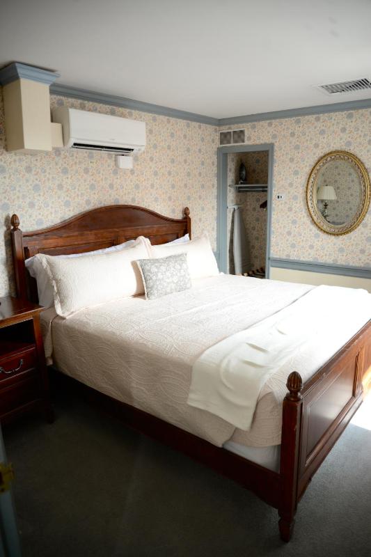 King Room image 4