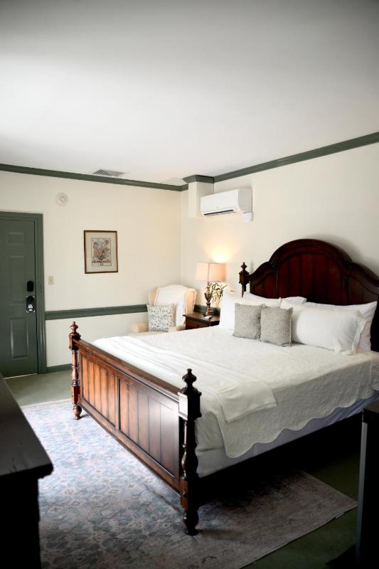 King Room image 3