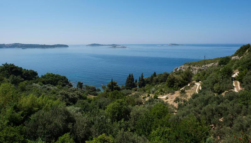 Two-Bedroom Apartment with Garden Terrace and Sea View  image 1