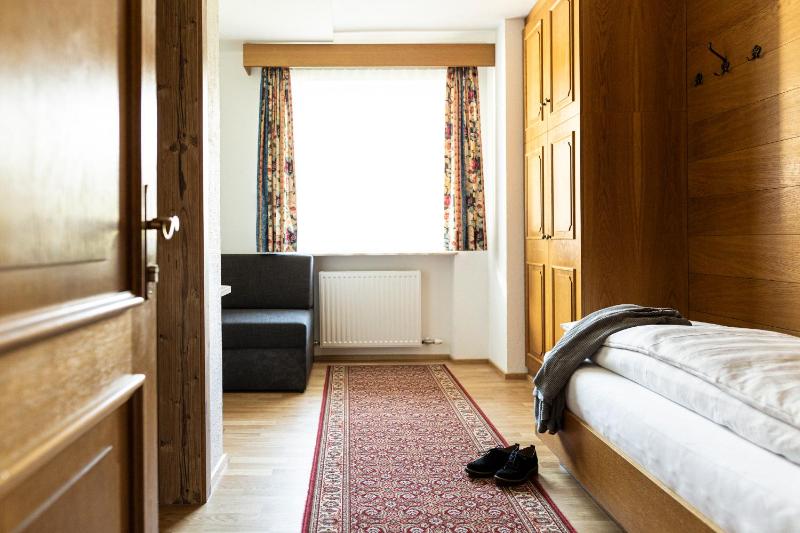 Single Room image 4