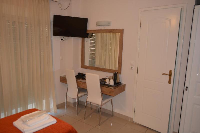 Double or Twin Room image 4
