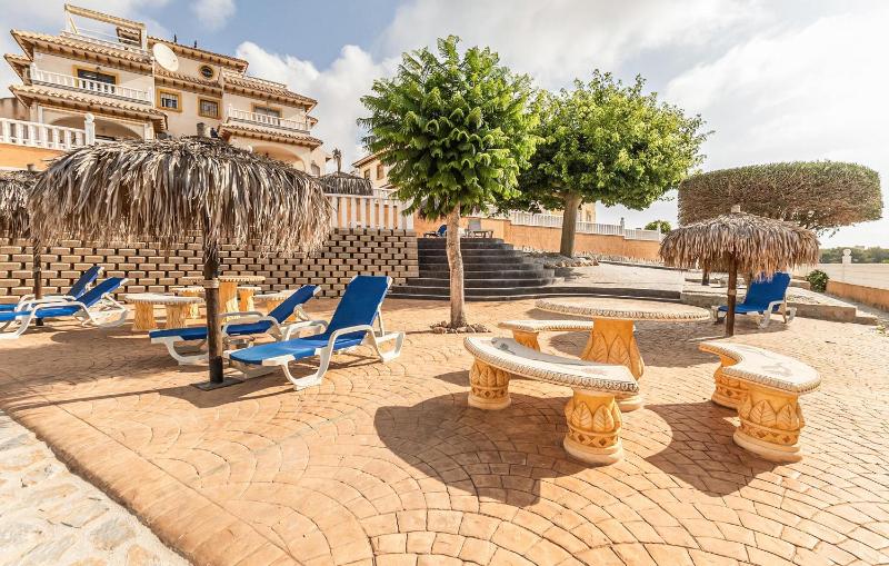 Beautiful Home In Orihuela Costa - image 3