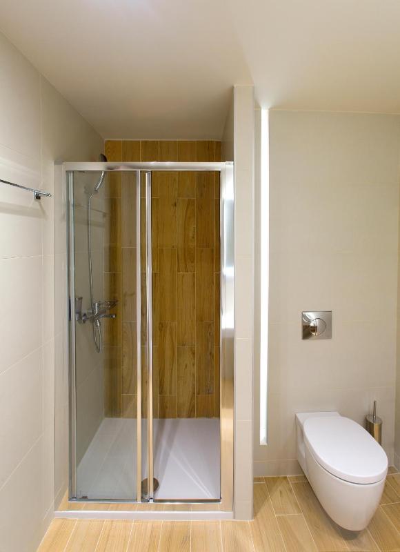 One-Bedroom Suite image 4
