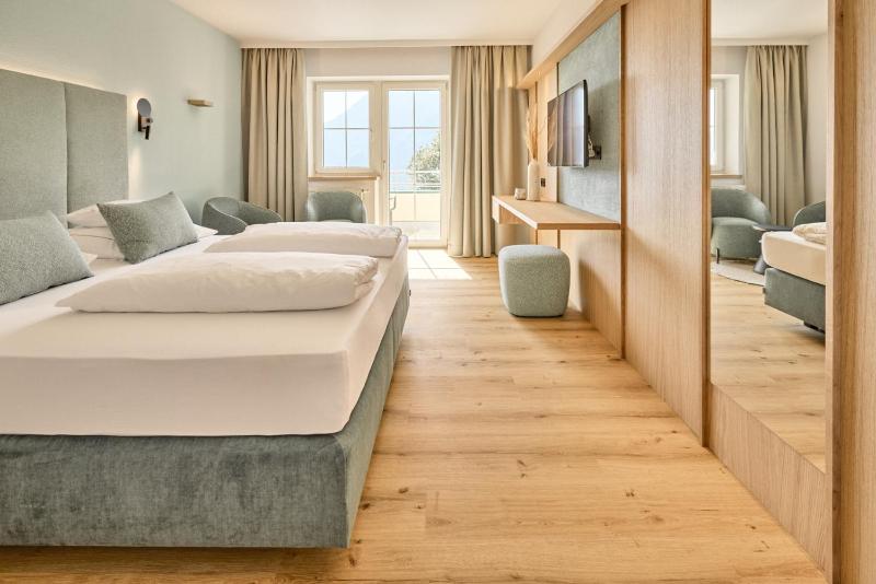 Double Room with Mountain View image 1
