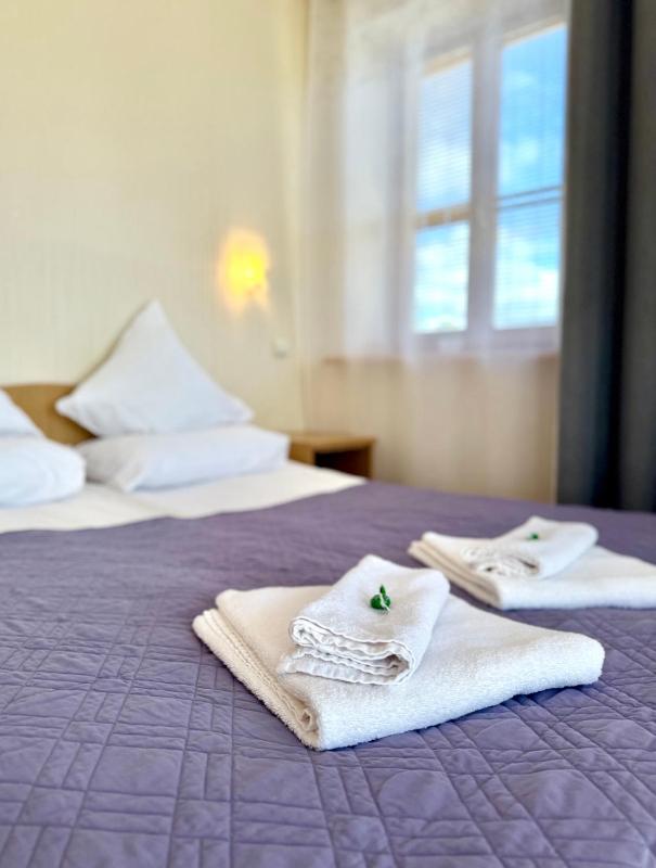 Standard Double Room with Shared Bathroom image 1