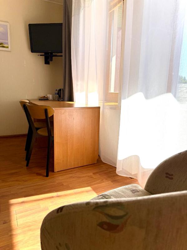 Standard Double Room with Shared Bathroom image 2