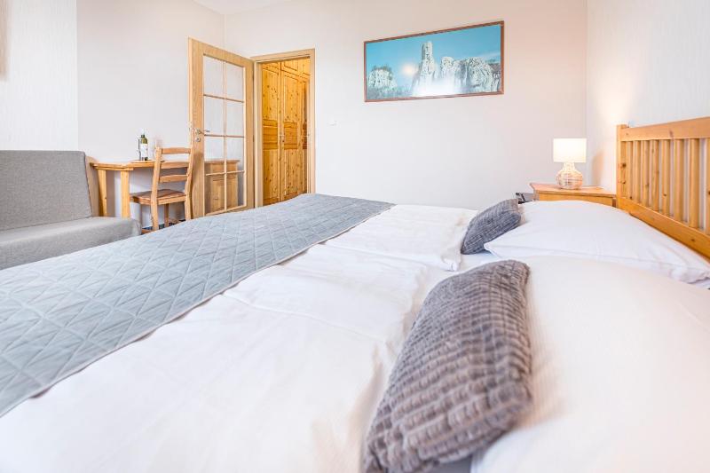 Double or Twin Room image 2