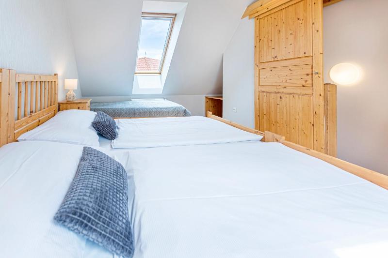 Standard Suite image 4