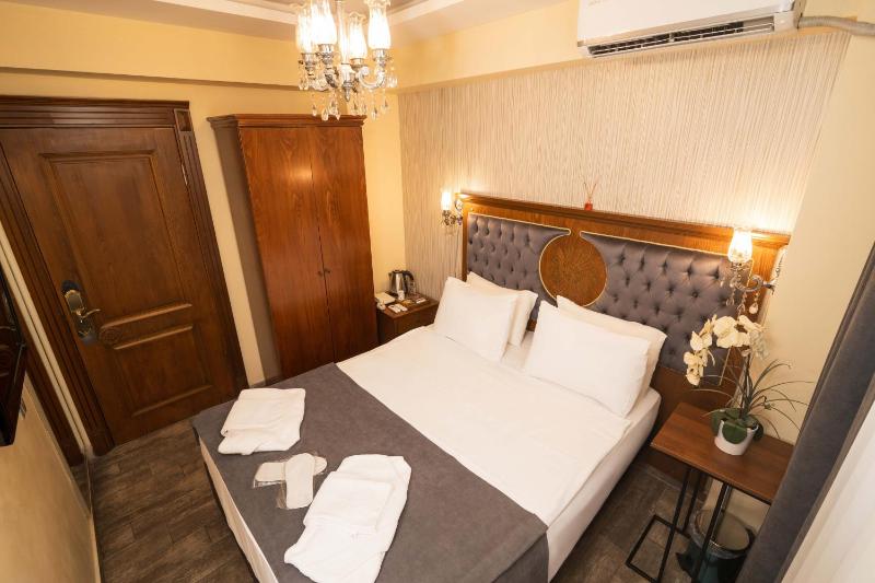 Economy Double Room image 3
