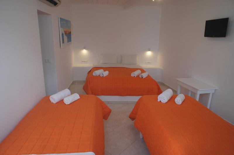 Family Room (3 - 4 Adults) image 3