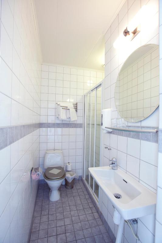 Twin Room image 2