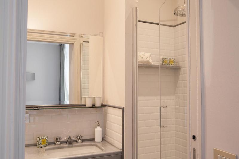 One-Bedroom Apartment image 2