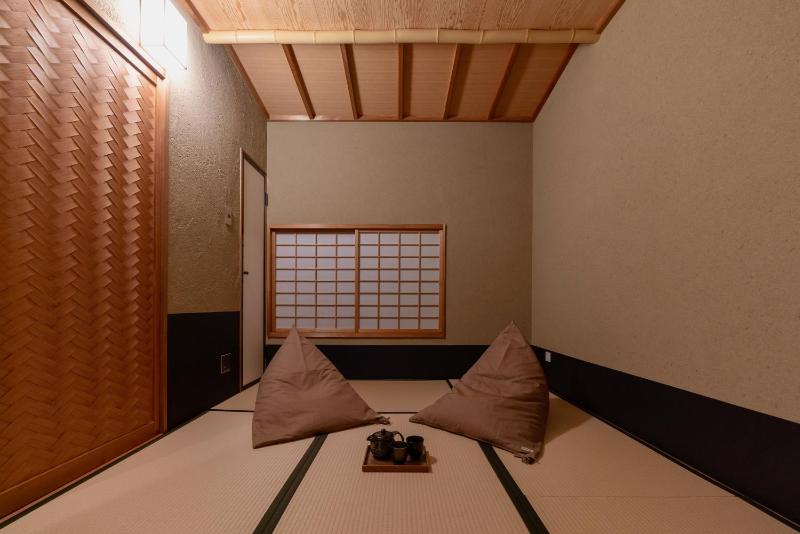 Hinaya Higashiyama Machiya House - image 6