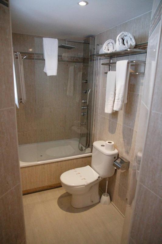 Double Room with Balcony image 2