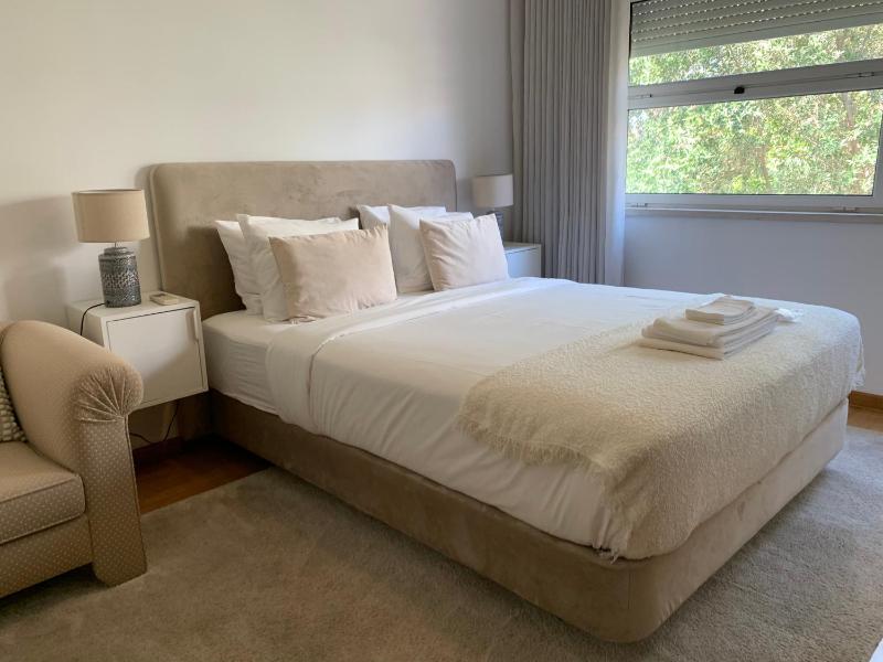 Sea View Family Apartment - Balcony - Free Parking - Walk to Beach - image 25