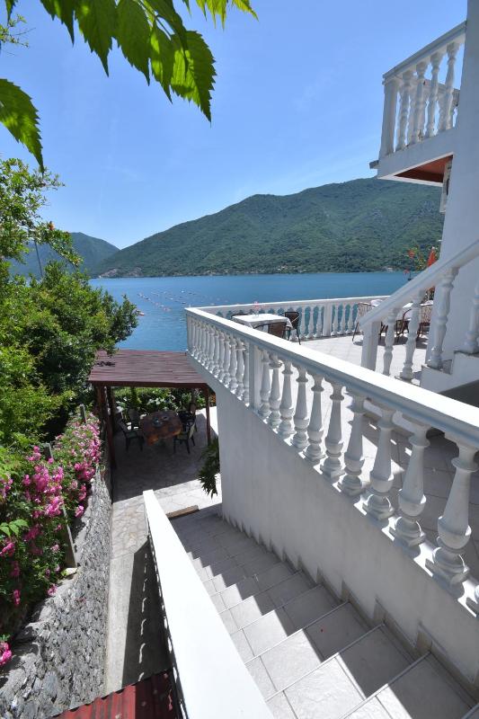 Double Room with Shared Bathroom image 2