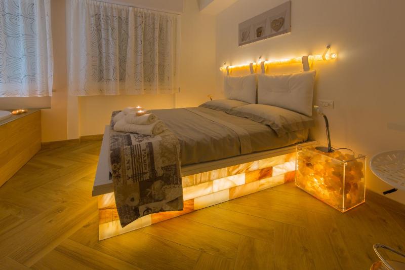 Double Room with Spa Bath image 3