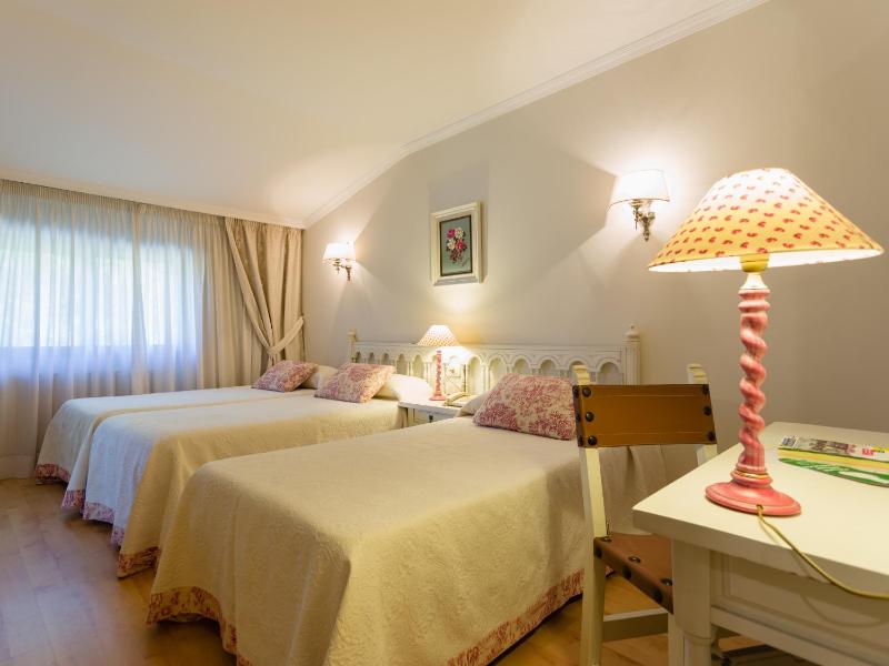 Standard Triple Room image 3