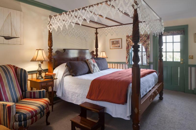 Superior King Room with Fireplace - Carriage (Tradewinds) image 4