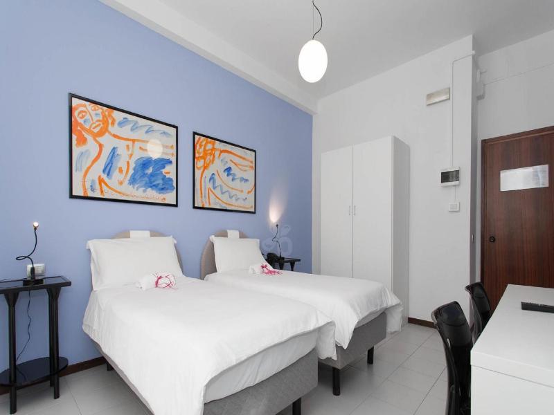 Double or Twin Room image 4