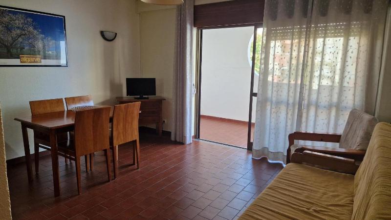 Standard One-Bedroom Apartment image 2