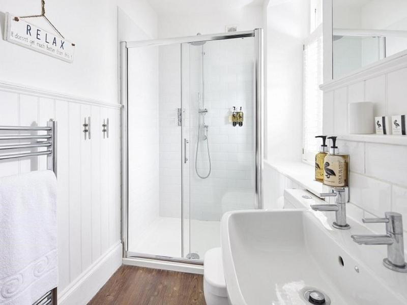 Double Room with Private Bathroom image 4
