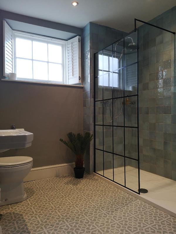 Deluxe Double Room with Bath image 2